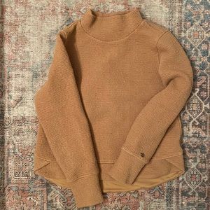 Calia by Carrie Underwood camel funnel neck dolphin hem sweatshirt size small